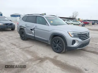 2024 Volkswagen Atlas SE z VIN 1V2JR2CA1RC537982, wystawiony jako IAAI lot #41429786 z przebiegiem 33 846 mil mil oraz . Historia ofert i sprzedaży dostępna na DreamBid. Obrazek 6.