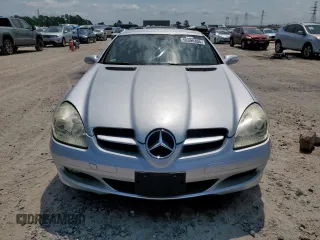 2005 Mercedes-Benz SLK 230/320 z VIN WDBWK56F85F048054, wystawiony jako Copart lot #58390305 z przebiegiem 188 486 mil mil oraz Tytuł czysty. Historia ofert i sprzedaży dostępna na DreamBid. Obrazek 5.
