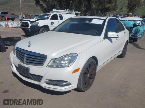 2014 Mercedes-Benz C 250 Sport z VIN WDDGF4HB1EA893149, wystawiony jako IAAI lot #41865343 z przebiegiem 188 557 mil mil oraz . Historia ofert i sprzedaży dostępna na DreamBid. Obrazek 17.