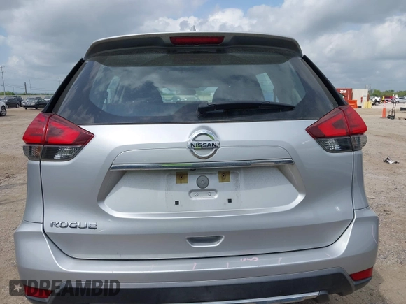 2017 Nissan Rogue S z VIN KNMAT2MTXHP552538, wystawiony jako IAAI lot #42413023 z przebiegiem 52 993 mil mil oraz . Historia ofert i sprzedaży dostępna na DreamBid. Obrazek 16.