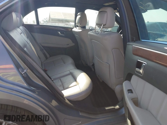 2013 Mercedes-Benz E 350 Luxury z VIN WDDHF5KB0DA745639, wystawiony jako IAAI lot #42407026 z przebiegiem 305 400 mil mil oraz . Historia ofert i sprzedaży dostępna na DreamBid. Obrazek 8.