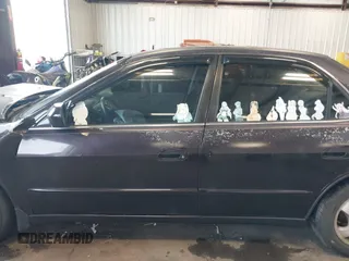 1999 Honda Accord EX z VIN 1HGCG5658XA034945, wystawiony jako IAAI lot #41687146 z przebiegiem 234 497 mil mil oraz . Historia ofert i sprzedaży dostępna na DreamBid. Obrazek 15.