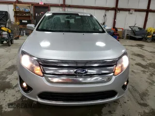 2012 Ford Fusion SE z VIN 3FAHP0HA5CR371175, wystawiony jako Copart lot #52073675 z przebiegiem 135 813 mil mil oraz Czysty tytuł • Clean title. Historia ofert i sprzedaży dostępna na DreamBid. Obrazek 5.
