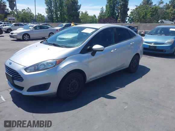 2014 Ford Fiesta S z VIN 3FADP4AJ0EM102338, wystawiony jako IAAI lot #42670979 z przebiegiem 141 301 mil mil oraz . Historia ofert i sprzedaży dostępna na DreamBid. Obrazek 2.