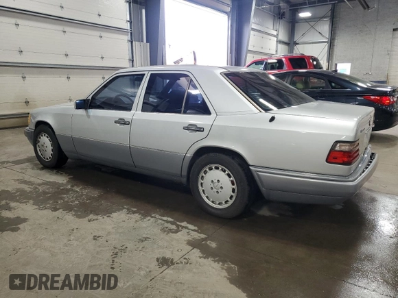 1995 Mercedes-Benz E 320 with VIN WDBEA32E2SC168493, listed as a Copart auction lot 82365704 with 102,066 mi miles and Salvage Title. Bid and sale history available at DreamBid. Image 2.