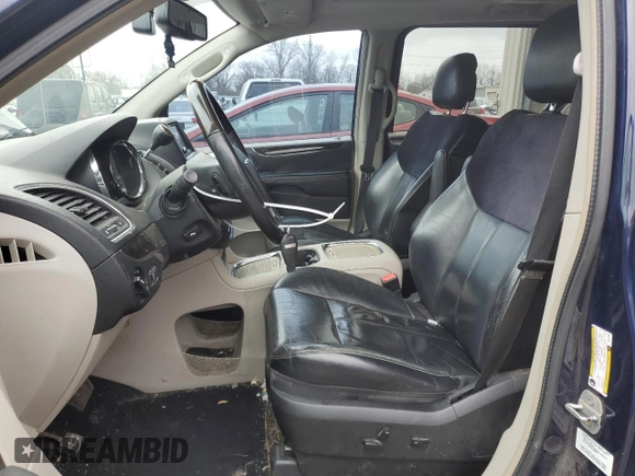 2013 Chrysler Town & Country Limited z VIN 2C4RC1GG9DR711585, wystawiony jako Copart lot #52674455 z przebiegiem Nie podano mil oraz Szkoda całkowita • Salvage title. Historia ofert i sprzedaży dostępna na DreamBid. Obrazek 7.