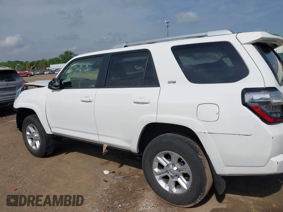 2018 Toyota 4Runner SR5 z VIN JTEBU5JR7J5529002, wystawiony jako IAAI lot #42238283 z przebiegiem 19 243 mil mil oraz . Historia ofert i sprzedaży dostępna na DreamBid. Obrazek 15.
