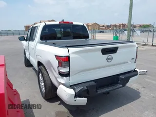 2022 Nissan Frontier SV z VIN 1N6ED1EJXNN693314, wystawiony jako IAAI lot #42322104 z przebiegiem 52 565 mil mil oraz . Historia ofert i sprzedaży dostępna na DreamBid. Obrazek 3.
