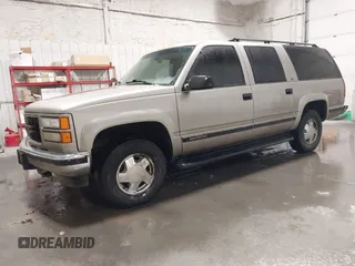 1999 GMC Suburban with VIN 3GKFK16R4XG541398, listed as a IAAI auction lot 41274339 with 243,827 mi miles. Bid and sale history available at carsss.com. Image 2.