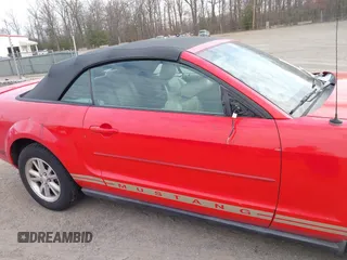 2007 Ford Mustang Deluxe with VIN 1ZVFT84N675296027, listed as a IAAI auction lot 41854793 with Not Provided miles and . Bid and sale history available at carsss.com. Image 6.
