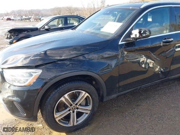 2022 Mercedes-Benz GLC with VIN W1N0G8EB2NV343237, listed as a IAAI auction lot 41639586 with 33,580 mi miles. Bid and sale history available at carsss.com. Image 6.