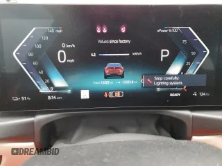2024 BMW i4 eDrive40 z VIN WBY73AW05RFS90523, wystawiony jako Copart lot #49114805 z przebiegiem 12 323 mil mil oraz Szkoda całkowita • Salvage title. Historia ofert i sprzedaży dostępna na DreamBid. Obrazek 9.