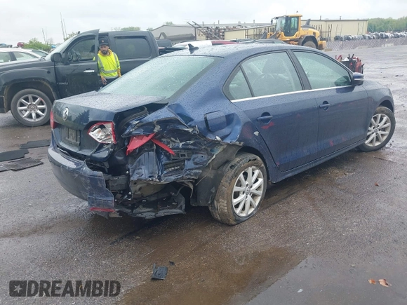 2013 Volkswagen Jetta SE with VIN 3VWDX7AJ0DM427871, listed as a IAAI auction lot 42264288 with 178,983 mi miles and . Bid and sale history available at DreamBid. Image 4.