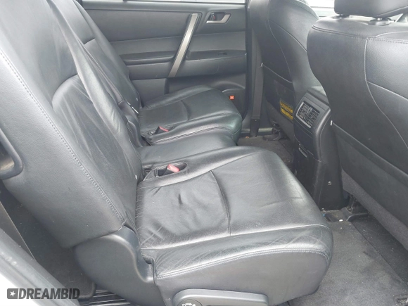 2008 Toyota Highlander Sport with VIN JTEDS43A282063264, listed as a IAAI auction lot 41664740 with 118,756 mi miles. Bid and sale history available at carsss.com. Image 8.