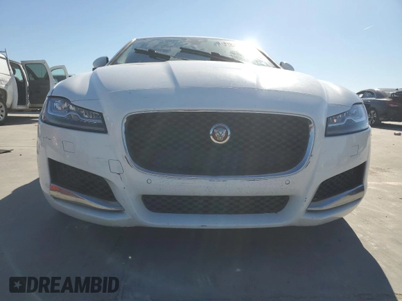 2016 Jaguar XF 35t Premium with VIN SAJBJ4BV4GCY21571, listed as a Copart auction lot 81919884 with 161,299 mi miles and Clean Title. Bid and sale history available at carsss.com. Image 5.
