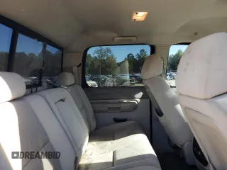 2008 GMC Sierra 3500HD DRW SLE2 z VIN 1GTJK33608F176636, wystawiony jako Copart lot #76945874 z przebiegiem 209 776 mil mil oraz Szkody całkowita. Historia ofert i sprzedaży dostępna na DreamBid. Obrazek 10.