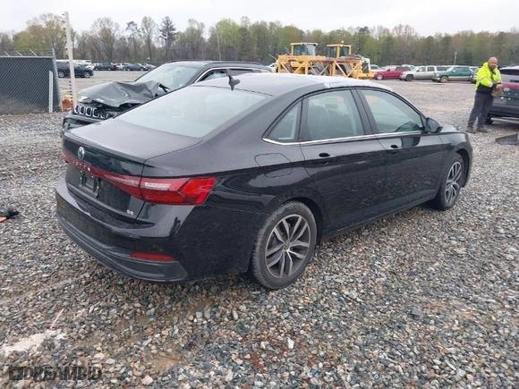2025 Volkswagen Jetta SE with VIN 3VW7X7BU5SM029526, listed as a IAAI auction lot 41861941 with 5,791 mi miles. Bid and sale history available at carsss.com. Image 4.