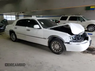 2002 Lincoln Town Car Executive z VIN 1LNHM81W92Y635551, wystawiony jako Copart lot #47803525 z przebiegiem Nie podano mil oraz Szkoda całkowita • Salvage title. Historia ofert i sprzedaży dostępna na DreamBid. Obrazek 4.