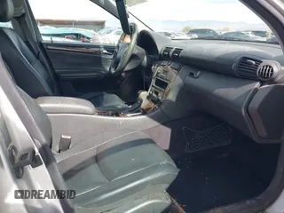 2003 Mercedes-Benz C 320 с VIN WDBRF64J03F376239, выставлен на аукционе IAAI как лот 41571617 с пробегом 138 303 миль миль и . История ставок и продаж доступна на DreamBid. Изображение 5.