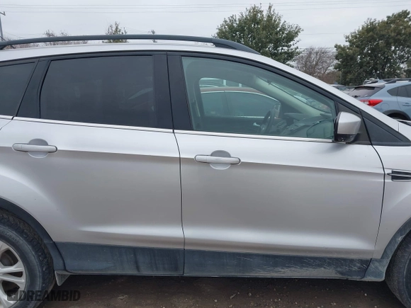 2018 Ford Escape SE with VIN 1FMCU0GD7JUB75362, listed as a IAAI auction lot 41320189 with 67,194 mi miles. Bid and sale history available at carsss.com. Image 14.