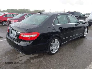 2010 Mercedes-Benz E 550 Luxury z VIN WDDHF7CB5AA069047, wystawiony jako IAAI lot #42111552 z przebiegiem 126 214 mil mil oraz . Historia ofert i sprzedaży dostępna na DreamBid. Obrazek 4.