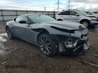 2019 Aston Martin DB11 V8 z VIN SCFRMFAW0KGL06287, wystawiony jako Copart lot #62828302 z przebiegiem Nie podano mil oraz . Historia ofert i sprzedaży dostępna na DreamBid. Obrazek 1.