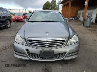 2013 Mercedes-Benz C 300 Sport z VIN WDDGF8AB2DG132238, wystawiony jako Copart lot #54061085 z przebiegiem 91 480 mil mil oraz Szkoda całkowita • Salvage title. Historia ofert i sprzedaży dostępna na DreamBid. Obrazek 5.