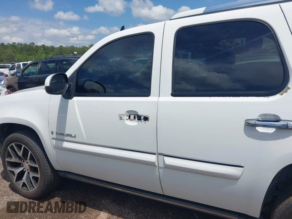 2008 GMC Yukon Denali z VIN 1GKFK63848J230708, wystawiony jako IAAI lot #42175206 z przebiegiem 208 589 mil mil oraz . Historia ofert i sprzedaży dostępna na DreamBid. Obrazek 14.