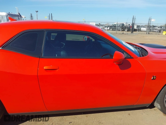 2016 Dodge Challenger R/T Scat Pack z VIN 2C3CDZFJ2GH345692, wystawiony jako IAAI lot #41686233 z przebiegiem 120 723 mil mil oraz . Historia ofert i sprzedaży dostępna na DreamBid. Obrazek 14.