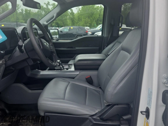 2023 Ford F-150 Lightning Pro z VIN 1FTVW1EL0PWG02840, wystawiony jako IAAI lot #42379448 z przebiegiem 52 710 mil mil oraz . Historia ofert i sprzedaży dostępna na DreamBid. Obrazek 22.