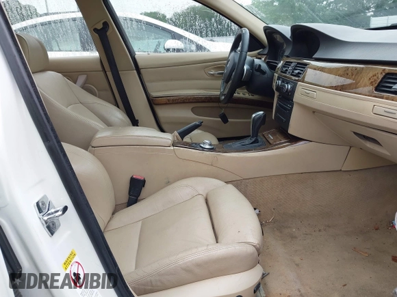 2007 BMW 3 Series 335i z VIN WBAVB735X7VH22444, wystawiony jako IAAI lot #42372287 z przebiegiem 179 686 mil mil oraz . Historia ofert i sprzedaży dostępna na DreamBid. Obrazek 5.