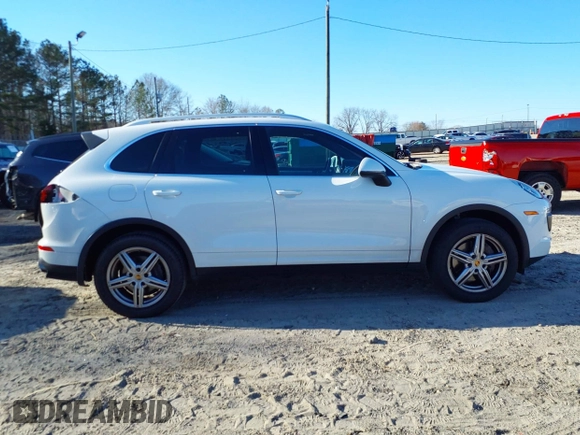 2016 Porsche Cayenne z VIN WP1AA2A2XGKA09945, wystawiony jako IAAI lot #41645654 z przebiegiem 79 327 mil mil oraz . Historia ofert i sprzedaży dostępna na DreamBid. Obrazek 13.