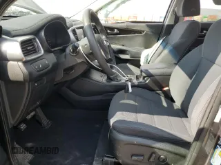2019 Kia Sorento LX z VIN 5XYPG4A57KG486900, wystawiony jako Copart lot #52674115 z przebiegiem 105 259 mil mil oraz Szkoda całkowita • Salvage title. Historia ofert i sprzedaży dostępna na DreamBid. Obrazek 7.