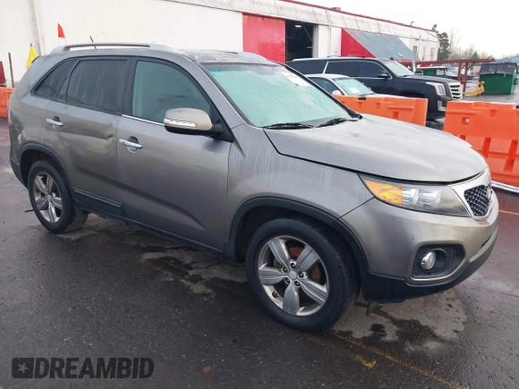 2013 Kia Sorento EX with VIN 5XYKUDA64DG320588, listed as a IAAI auction lot 41204828 with 164,146 mi miles. Bid and sale history available at carsss.com. Image 1.