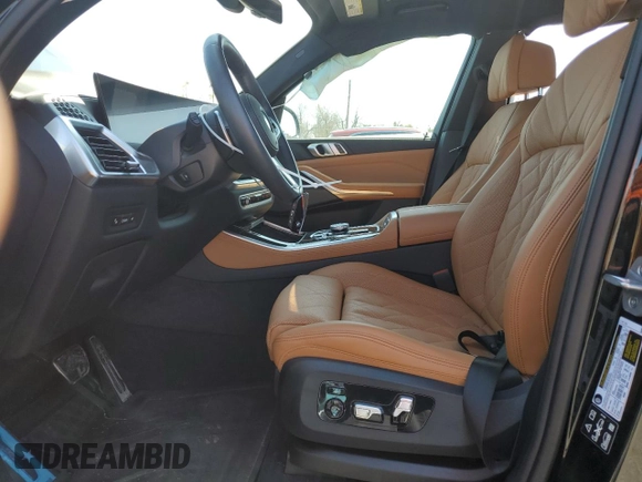 2024 BMW X5 xDrive40i z VIN 5UX23EU06R9V66999, wystawiony jako Copart lot #51369505 z przebiegiem Nie podano mil oraz Szkody całkowita. Historia ofert i sprzedaży dostępna na DreamBid. Obrazek 7.