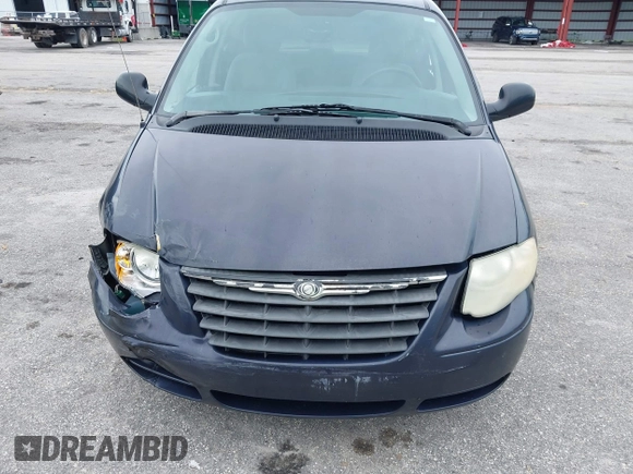 2007 Chrysler Town & Country Touring z VIN 2A4GP54L37R210162, wystawiony jako IAAI lot #42414404 z przebiegiem 276 516 mil mil oraz . Historia ofert i sprzedaży dostępna na DreamBid. Obrazek 13.