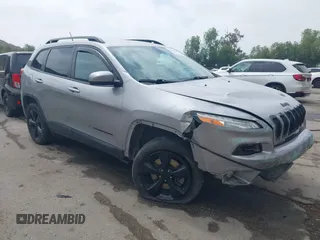 2018 Jeep Cherokee Latitude Tech Connect z VIN 1C4PJLCB2JD540423, wystawiony jako IAAI lot #42159808 z przebiegiem 186 962 mil mil oraz . Historia ofert i sprzedaży dostępna na DreamBid. Obrazek 1.