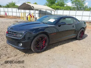 2010 Chevrolet Camaro 2SS z VIN 2G1FK1EJ0A9146975, wystawiony jako IAAI lot #42100335 z przebiegiem 127 763 mil mil oraz . Historia ofert i sprzedaży dostępna na DreamBid. Obrazek 2.