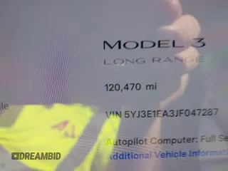 2018 Tesla Model 3 Long Range Battery z VIN 5YJ3E1EA3JF047287, wystawiony jako IAAI lot #42099771 z przebiegiem 120 470 mil mil oraz . Historia ofert i sprzedaży dostępna na DreamBid. Obrazek 14.