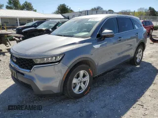 2021 Kia Sorento LX z VIN 5XYRGDLC6MG017336, wystawiony jako Copart lot #50144775 z przebiegiem 84 757 mil mil oraz Szkoda całkowita • Salvage title. Historia ofert i sprzedaży dostępna na DreamBid. Obrazek 1.