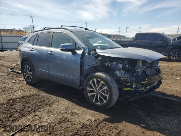 2024 Toyota Corolla Cross XLE z VIN 7MUDAABG2RV106366, wystawiony jako Copart lot #48178905 z przebiegiem 5 037 mil mil oraz Szkoda całkowita • Salvage title. Historia ofert i sprzedaży dostępna na DreamBid. Obrazek 4.