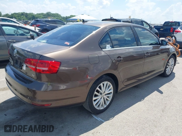 2015 Volkswagen Jetta SE with VIN 3VWD07AJ0FM214295, listed as a IAAI auction lot 42593549 with 62,720 mi miles and . Bid and sale history available at DreamBid. Image 4.