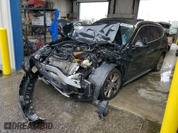 2017 BMW X1 xDrive28i z VIN WBXHT3Z39H4A57395, wystawiony jako Copart lot #56357845 z przebiegiem Nie podano mil oraz Szkoda całkowita • Salvage title. Historia ofert i sprzedaży dostępna na DreamBid. Obrazek 1.