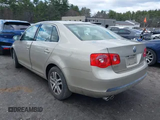 2005 Volkswagen Jetta 2.5L with VIN 3VWSG71K15M647327, listed as a IAAI auction lot 41982037 with 42,345 mi miles and . Bid and sale history available at DreamBid. Image 3.