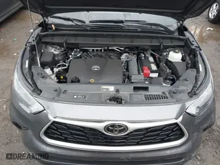 2022 Toyota Highlander XLE with VIN 5TDGZRBH3NS589352, listed as a IAAI auction lot 40977172 with 1 mi miles. Bid and sale history available at carsss.com. Image 10.