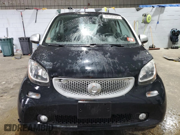 2016 Smart fortwo Passion z VIN WMEFJ5DA9GK067011, wystawiony jako Copart lot #46152325 z przebiegiem 61 195 mil mil oraz Szkody całkowita. Historia ofert i sprzedaży dostępna na DreamBid. Obrazek 5.