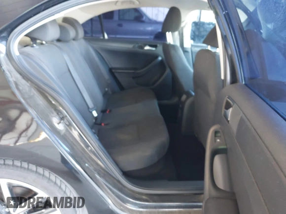 2014 Volkswagen Jetta S z VIN 3VW2K7AJ1EM311148, wystawiony jako IAAI lot #40418942 z przebiegiem 192 015 mil mil oraz . Historia ofert i sprzedaży dostępna na DreamBid. Obrazek 8.