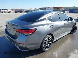 2025 Nissan Sentra SR с VIN 3N1AB8DV2SY226460, выставлен на аукционе IAAI как лот 41974189 с пробегом 910 миль миль и . История ставок и продаж доступна на DreamBid. Изображение 4.