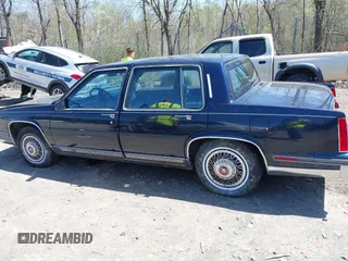 1988 Cadillac Fleetwood z VIN 1G6CB5153J4265796, wystawiony jako IAAI lot #42129869 z przebiegiem 63 756 mil mil oraz . Historia ofert i sprzedaży dostępna na DreamBid. Obrazek 14.