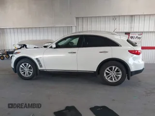 2015 Infiniti QX70 z VIN JN8CS1MU9FM380276, wystawiony jako IAAI lot #42356021 z przebiegiem 98 589 mil mil oraz . Historia ofert i sprzedaży dostępna na DreamBid. Obrazek 14.